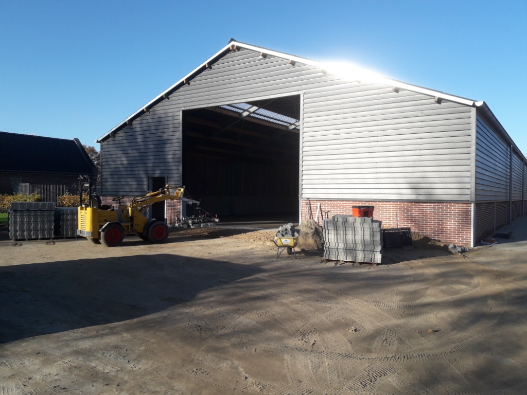 manders, sterksel, bestratingsbedrijf, bestratingswerk, h-profiel, h-klinker, heeze, leende, sterksel, herstraten, bestraten, straten, leggen, plaatsen, machinaal, handmatig, straatwerk, grondwerk, aanleg, riolering, sierbestrating, terras, tuin, oprit, Heeze, Leende, Sterksel, Someren, Asten, Lierop, Deurne, Helmond, Geldrop, Mierlo, Valkenswaard, Eindhoven, Waalre, Maarheeze, Budel, Soerendonk, Nederweert, Weert, noord-brabant, limburg, leverancier, materiaal, stenen, tegels, klinkers, h-klinkers, dikformaat. waalformaat, waaltjes, grind, split, gebakken, betonnen, opsluit, stoep, banden, minigraver, miniloader, PVC buizen, afvoer, trottoirbanden, stratenmaker, h, erfverharding, prijs, offerte, kosten, kopen;