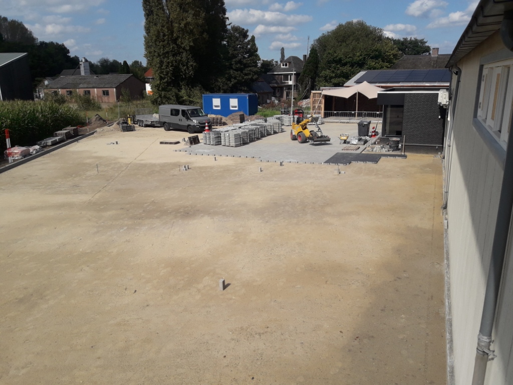 manders, sterksel, bestratingsbedrijf, bestratingswerk, h-profiel, h-klinker, heeze, leende, sterksel, herstraten, bestraten, straten, leggen, plaatsen, machinaal, handmatig, straatwerk, grondwerk, aanleg, riolering, sierbestrating, terras, tuin, oprit, Heeze, Leende, Sterksel, Someren, Asten, Lierop, Deurne, Helmond, Geldrop, Mierlo, Valkenswaard, Eindhoven, Waalre, Maarheeze, Budel, Soerendonk, Nederweert, Weert, noord-brabant, limburg, leverancier, materiaal, stenen, tegels, klinkers, h-klinkers, dikformaat. waalformaat, waaltjes, grind, split, gebakken, betonnen, opsluit, stoep, banden, minigraver, miniloader, PVC buizen, afvoer, trottoirbanden, stratenmaker, h, erfverharding, prijs, offerte, kosten, kopen;