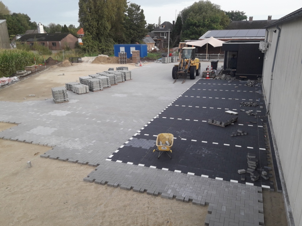 manders, sterksel, bestratingsbedrijf, bestratingswerk, h-profiel, h-klinker, heeze, leende, sterksel, herstraten, bestraten, straten, leggen, plaatsen, machinaal, handmatig, straatwerk, grondwerk, aanleg, riolering, sierbestrating, terras, tuin, oprit, Heeze, Leende, Sterksel, Someren, Asten, Lierop, Deurne, Helmond, Geldrop, Mierlo, Valkenswaard, Eindhoven, Waalre, Maarheeze, Budel, Soerendonk, Nederweert, Weert, noord-brabant, limburg, leverancier, materiaal, stenen, tegels, klinkers, h-klinkers, dikformaat. waalformaat, waaltjes, grind, split, gebakken, betonnen, opsluit, stoep, banden, minigraver, miniloader, PVC buizen, afvoer, trottoirbanden, stratenmaker, h, erfverharding, prijs, offerte, kosten, kopen;